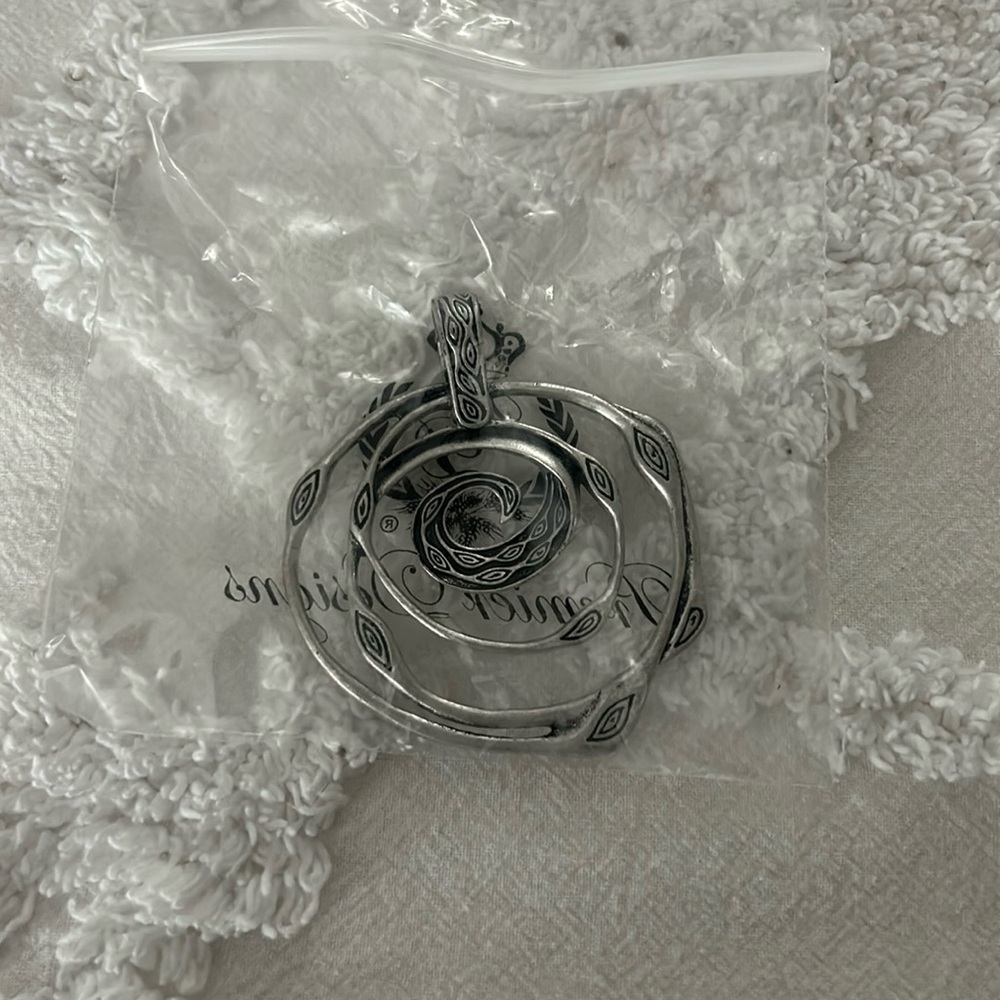 Removal necklace pendant